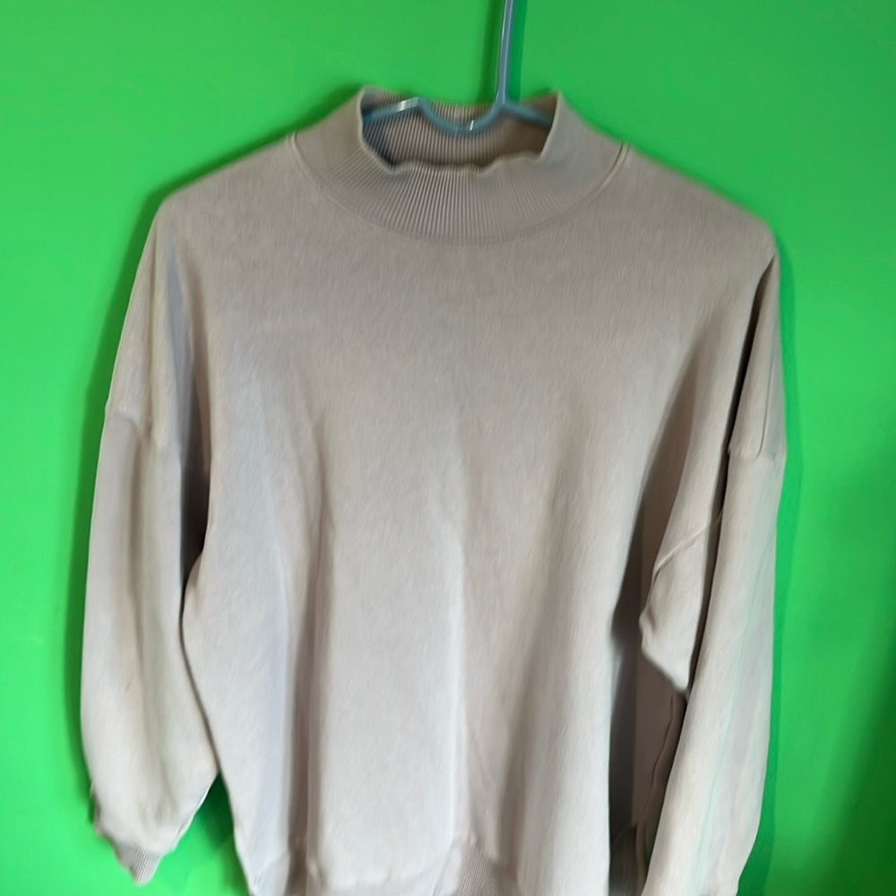 American Eagle woman’s pale purple sweater size small
